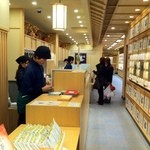 ■抹茶ソフトクリーム・ワッフルコーン　４００円        （by 旅 人）