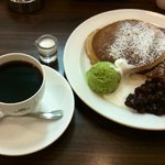 コーヒー＆北海道産あずきと抹茶のホットケーキ        （by bakabon-papa）
