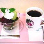 抹茶和風パフェ（ドリンクセット５９０円）        （by ayeaye）