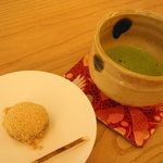 蕨餅と抹茶        （by ＊PIYO＊）