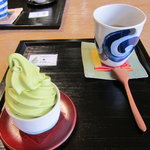 お抹茶ソフトクリーム　ほうじ茶付き        （by KMF）