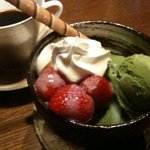 抹茶アイスと白玉のパフェ        （by ナリナリ）