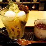 抹茶パフェはさすが日本茶専門店で美味！        （by ochatomo）