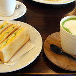 ふわふわ卵のホットサンドイッチ＆抹茶ラテ        （by lovely sweets）