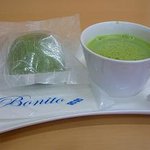 緑茶あんぱんと抹茶ラテ        （by ヴェルデ0205）