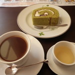 抹茶ロールケーキ、コーヒー、ジャスミンティー        （by まーくん＠福岡）