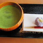 （冷）お抹茶と季節の生菓子 680円        （by かんみ♪）